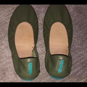 EUC Olive Tieks, Size 9
